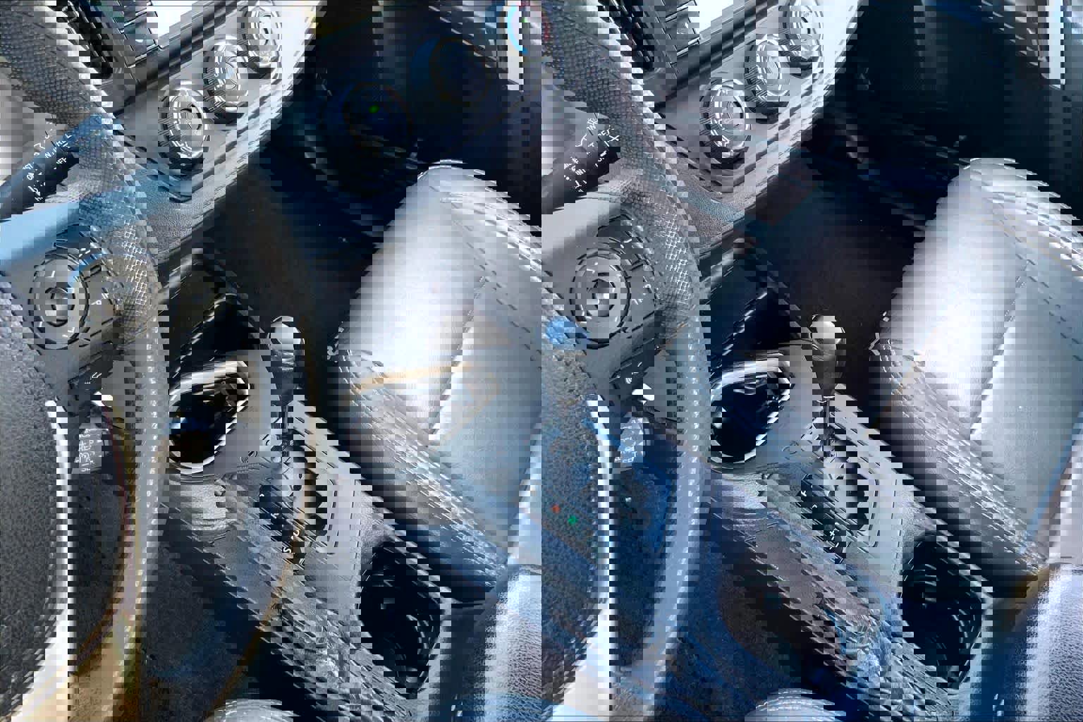 Used 2018 Toyota RAV4 LE image 15