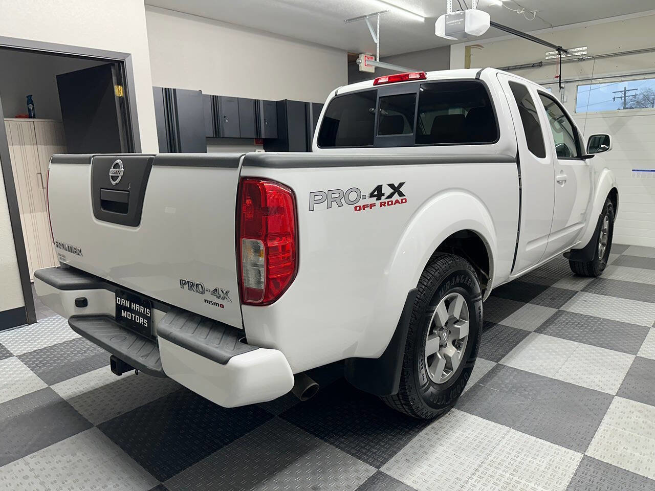 Used 2012 Nissan Frontier PRO-4X image 8