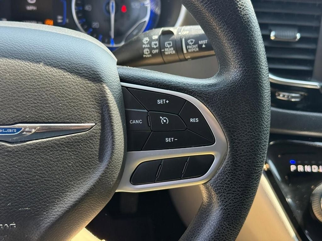 Used 2020 Chrysler Pacifica Touring FWD image 20