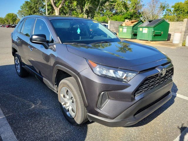 Used 2022 Toyota RAV4 LE image 2