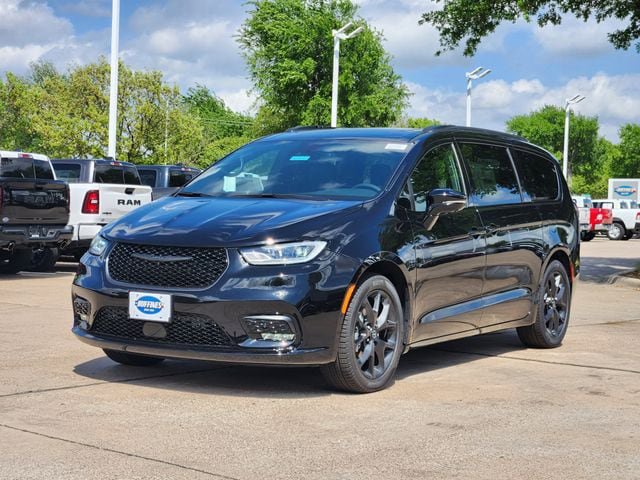New 2026 Chrysler Pacifica Limited FWD video 2