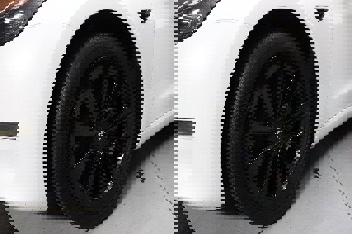 Used 2023 Tesla Model 3 Standard Range image 2