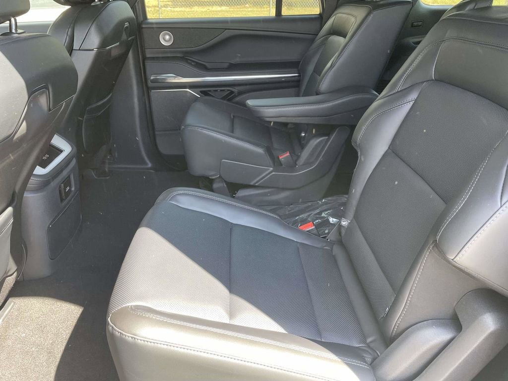 New 2025 Lincoln Navigator L Reserve w/ Jet Appearance Package image 12
