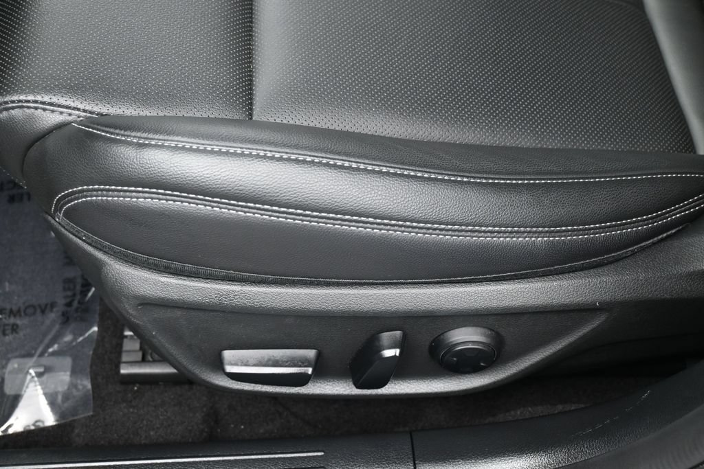 Used 2025 Genesis G70 2.5T RWD image 15