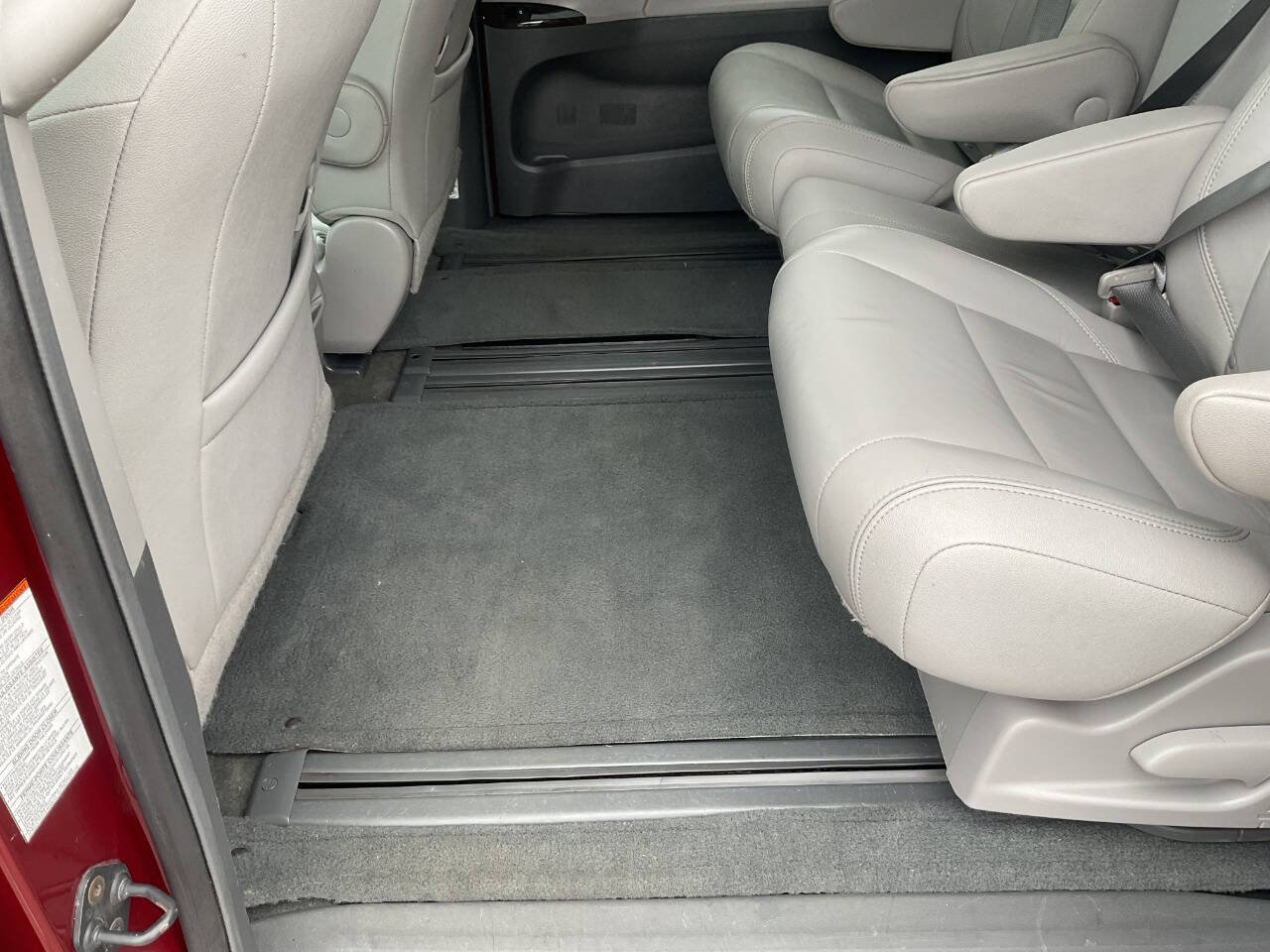 Used 2015 Toyota Sienna XLE FWD image 31