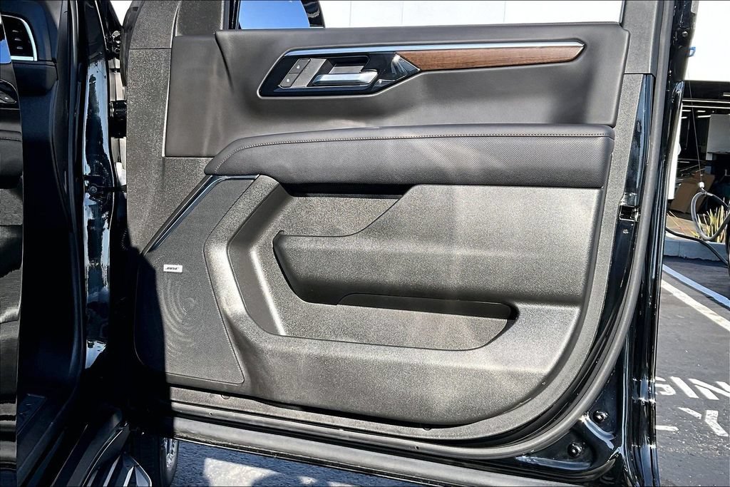 Used 2025 Chevrolet Tahoe High Country AWD/4WD image 21