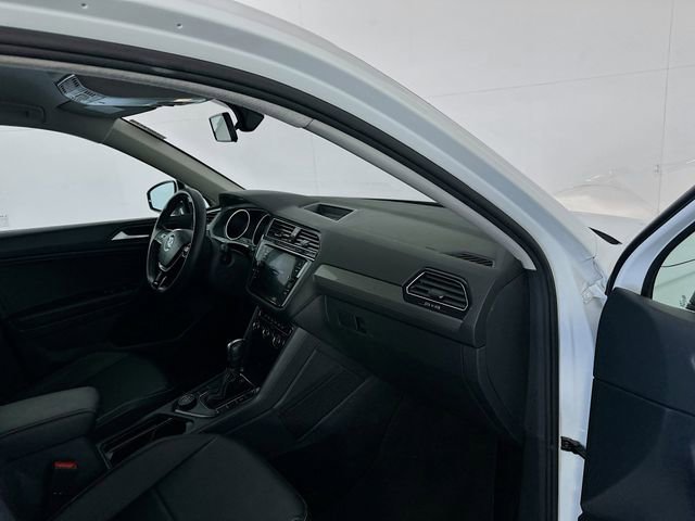 Used 2021 Volkswagen Tiguan SE image 28