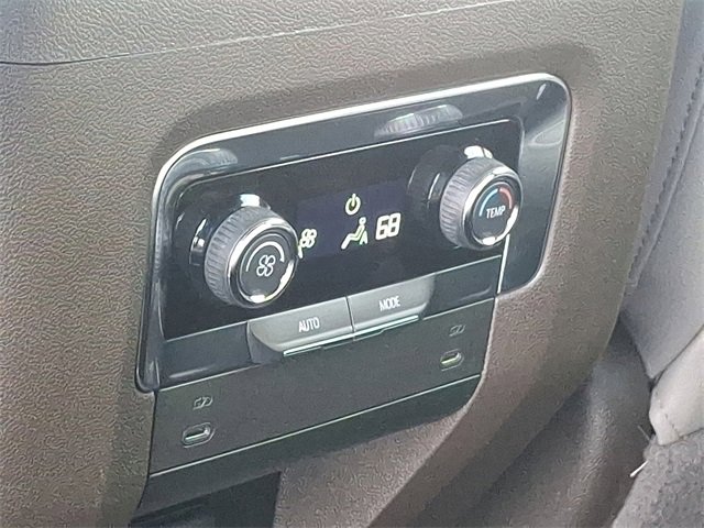 Used 2025 Chevrolet Suburban LT image 11