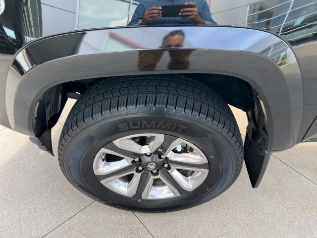 Used 2017 Toyota Tacoma Limited w/ Tow Package AWD/4WD image 10