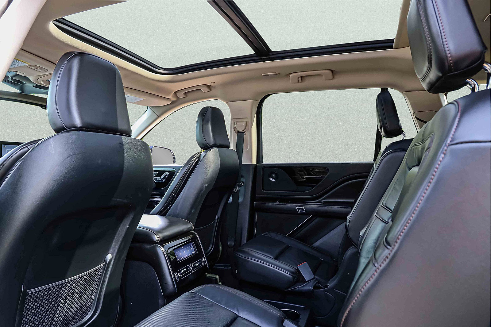 Used 2023 Lincoln Aviator Reserve w/ Jet Package AWD/4WD image 23