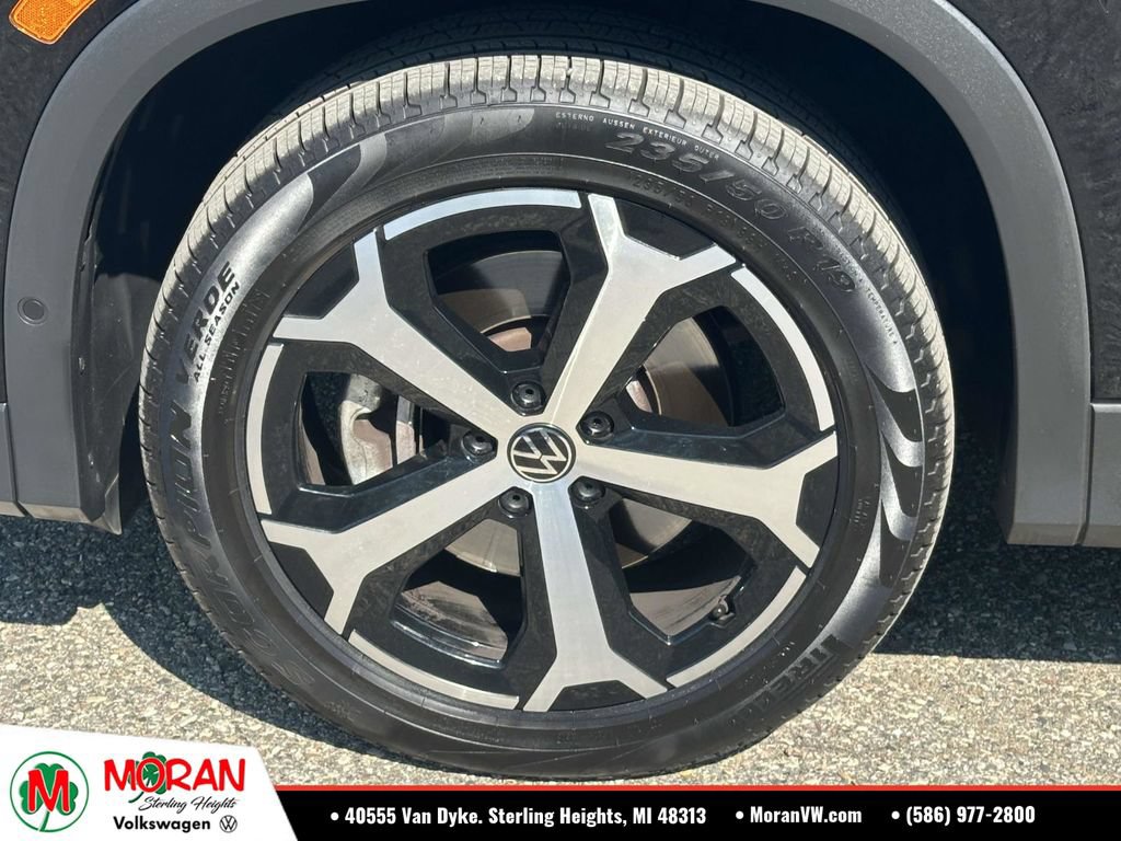 Certified 2025 Volkswagen Tiguan SE w/ Panoramic Sunroof Package AWD/4WD image 8