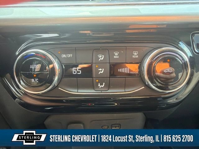 Used 2025 Chevrolet Trax LT FWD image 24
