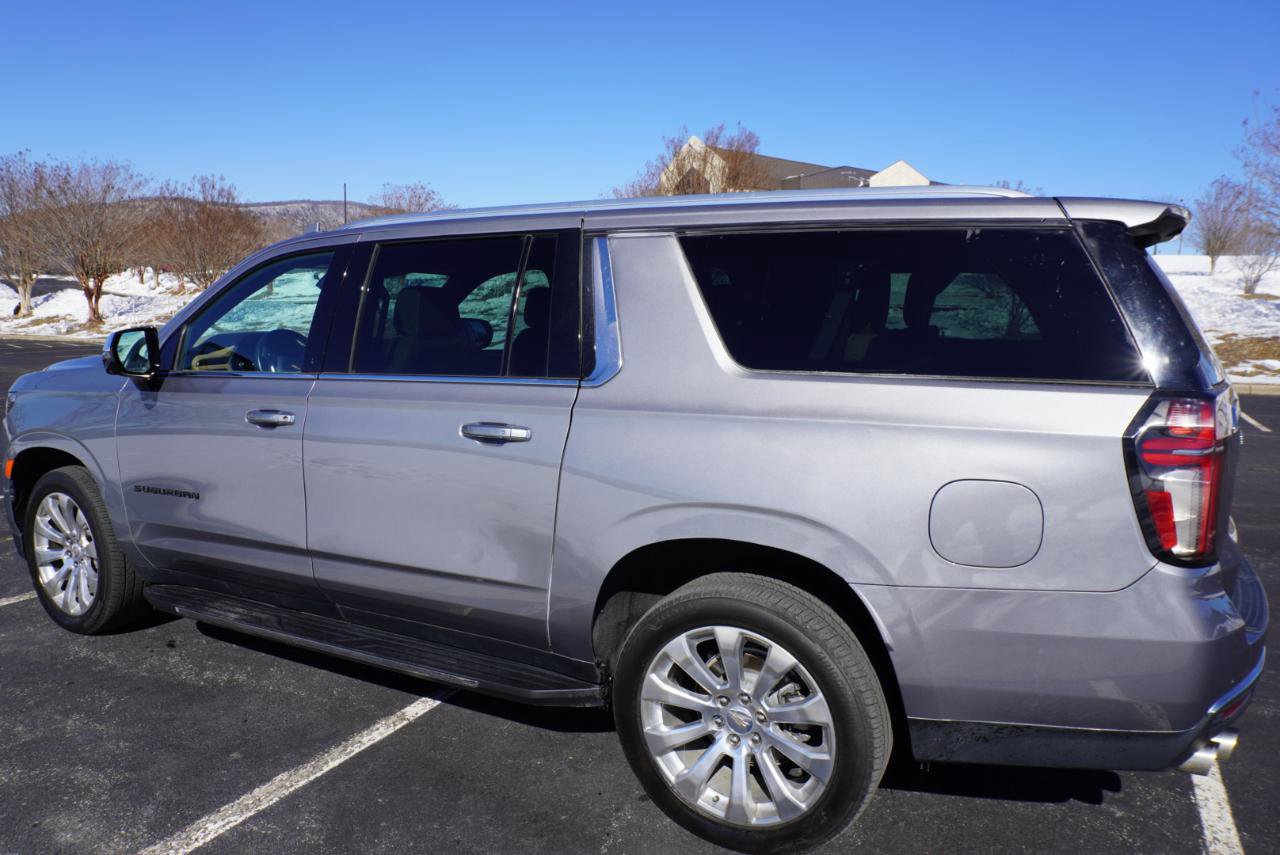 Used 2023 Chevrolet Suburban Premier image 6