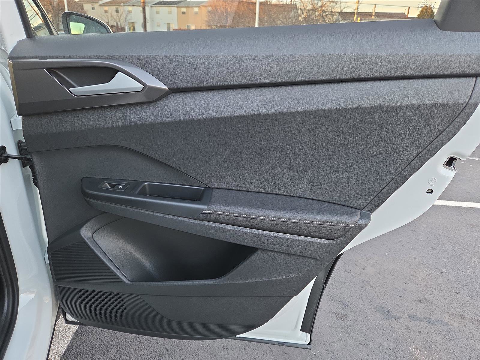 New 2026 Volkswagen Taos SE image 29