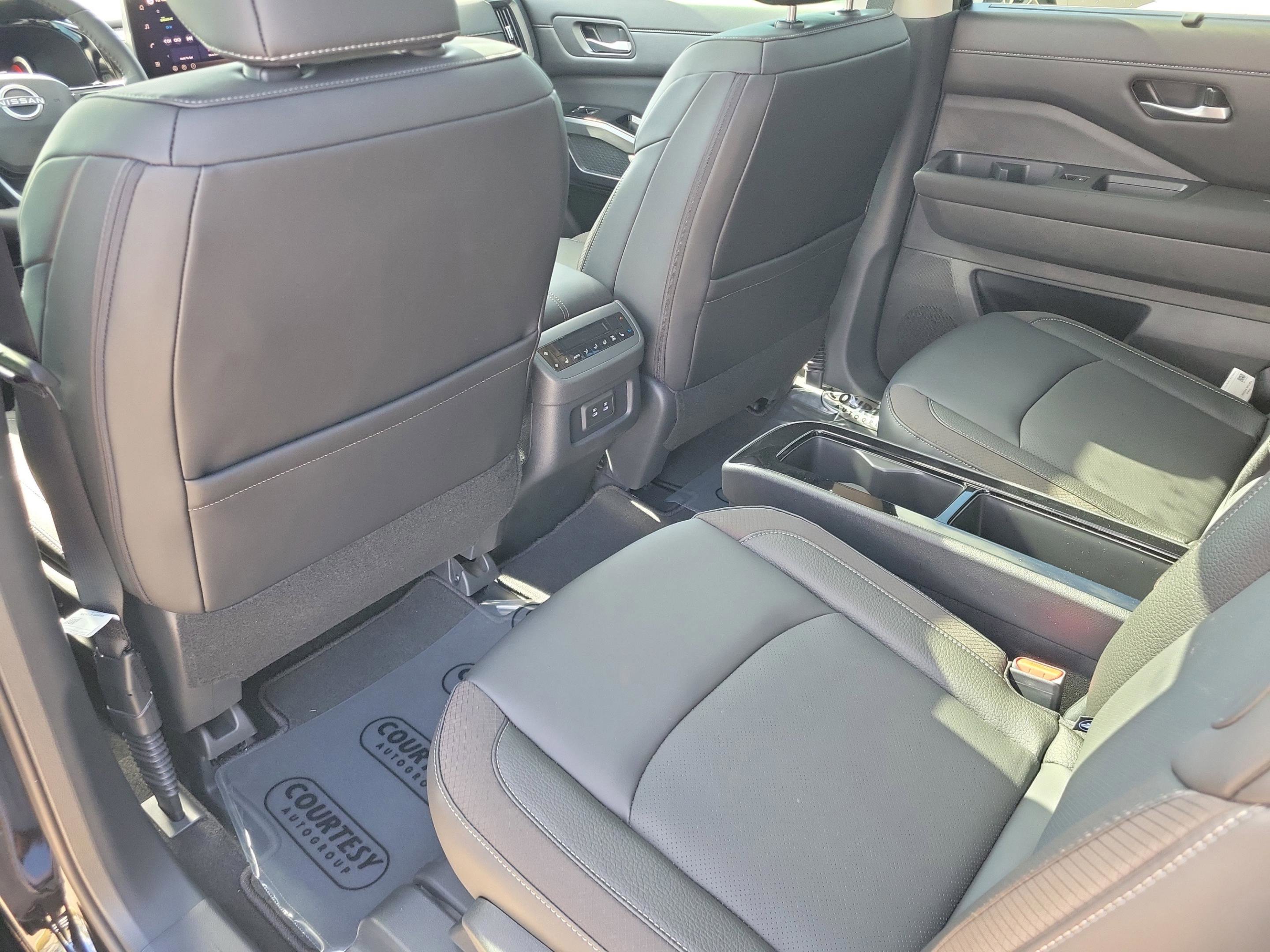 New 2026 Nissan Pathfinder SL image 10