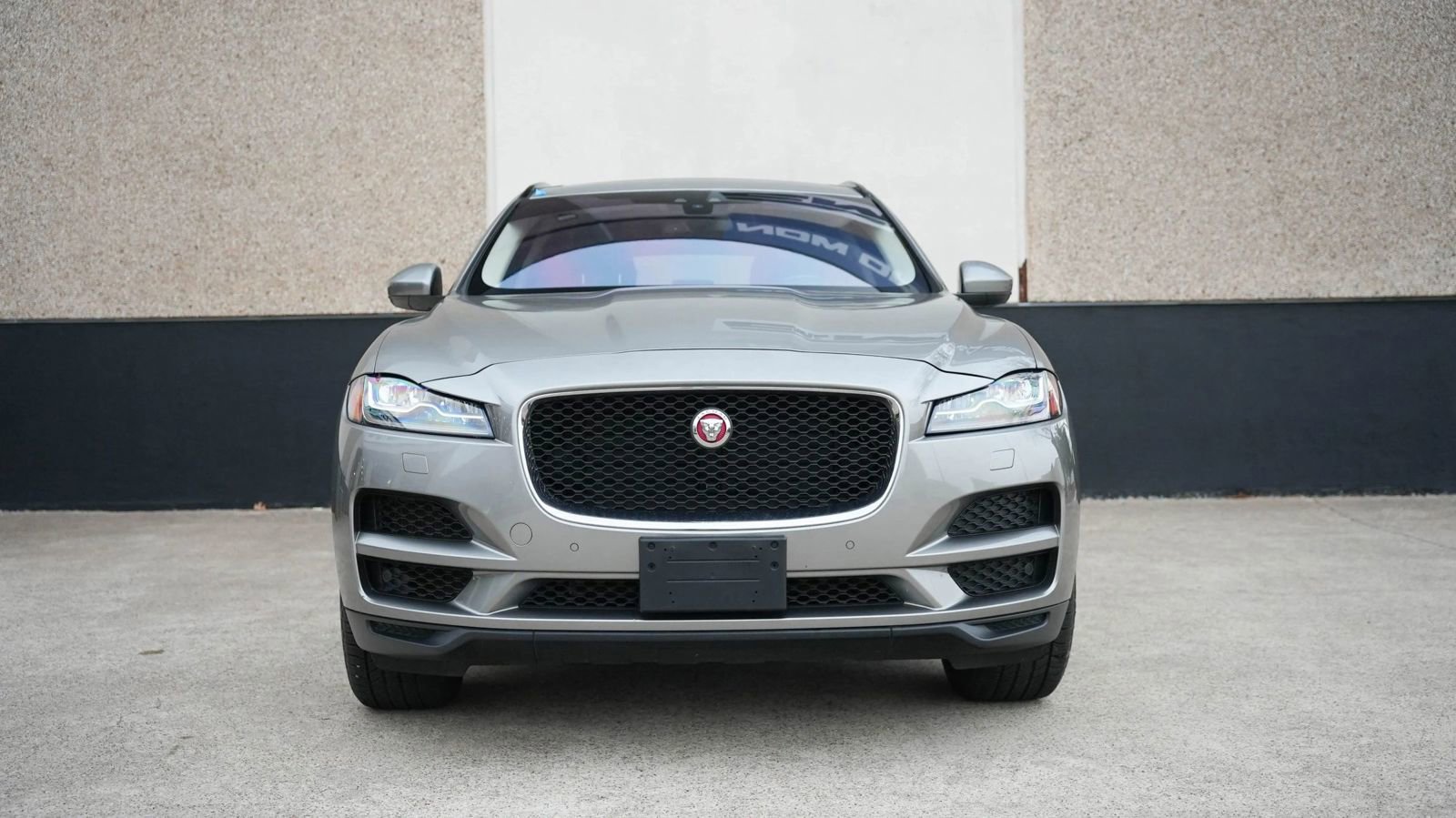 Used 2018 Jaguar F-PACE Prestige image 2