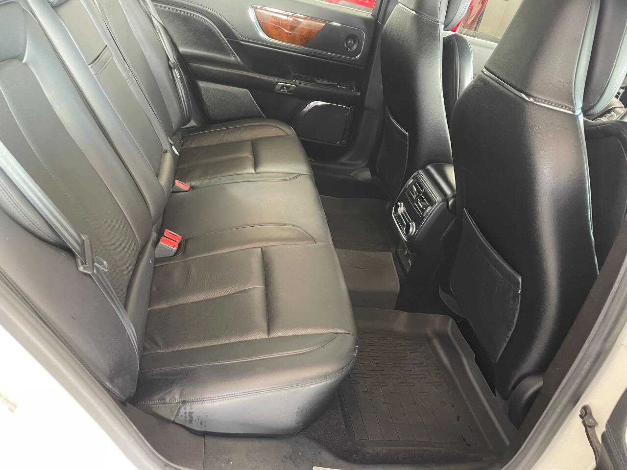 Used 2018 Lincoln Continental Reserve FWD image 23