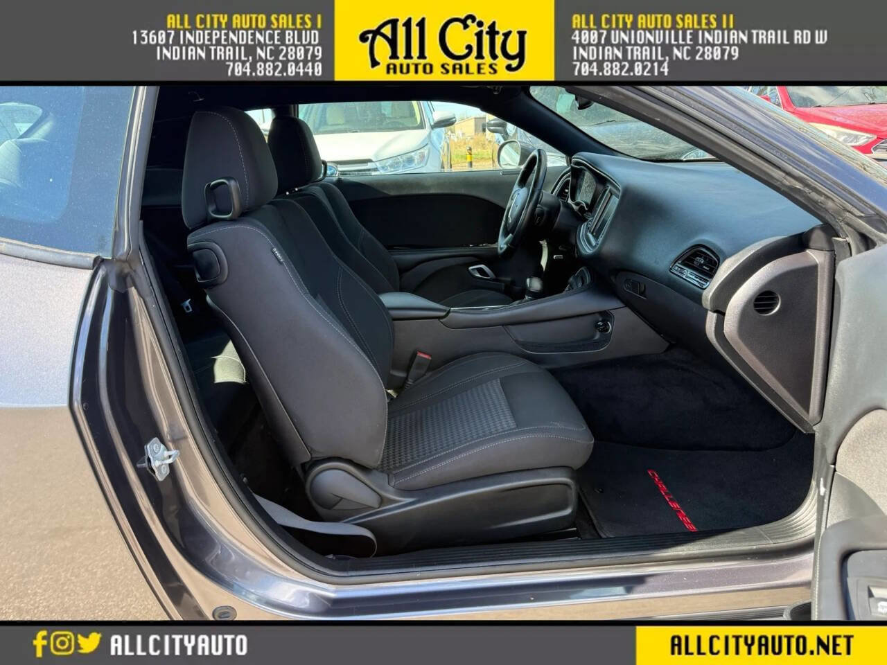 Used 2016 Dodge Challenger SXT w/ Blacktop Package RWD image 10