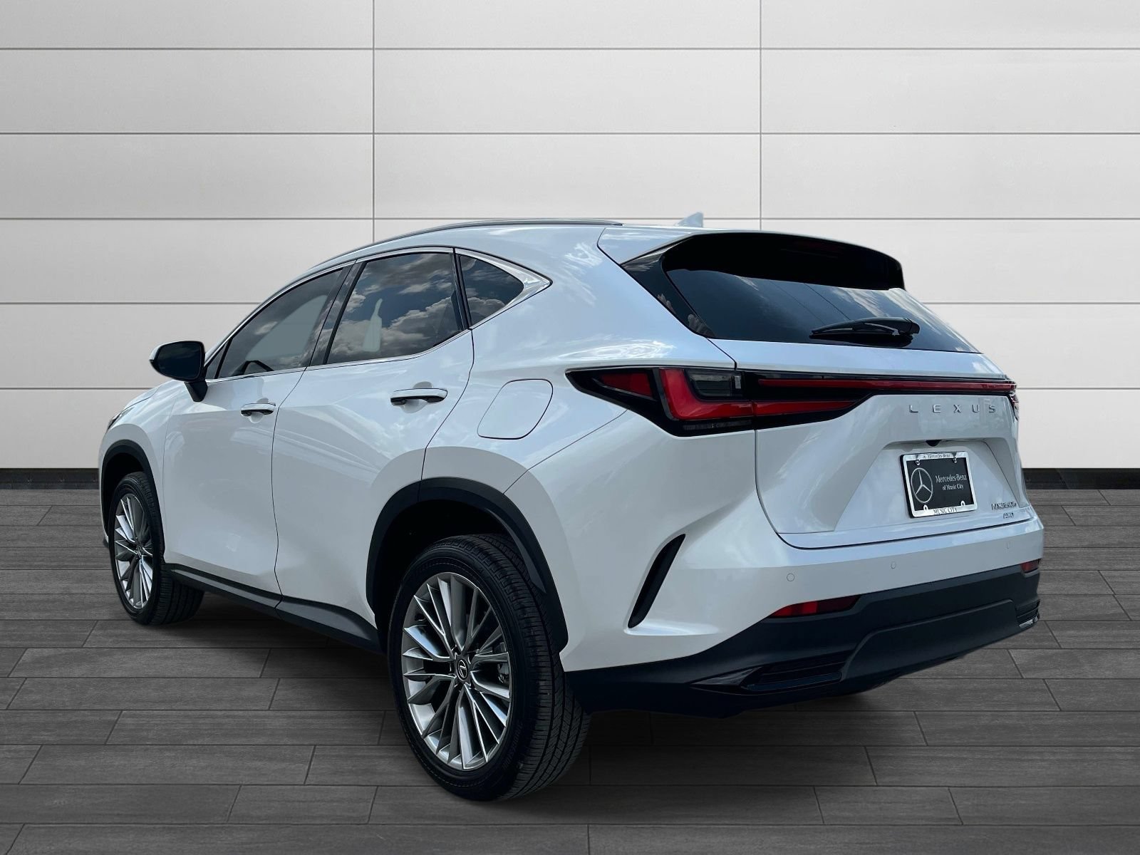 Used 2025 Lexus NX 350h AWD w/ Premium Package image 5