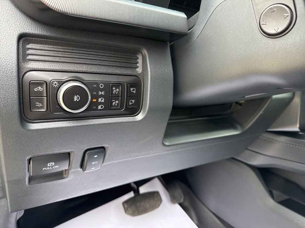 Used 2025 Ford F450 Platinum w/ FX4 Off-Road Package image 13