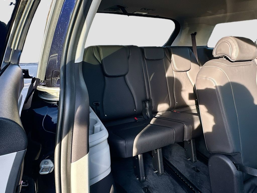 Certified 2024 Kia Carnival LX image 24