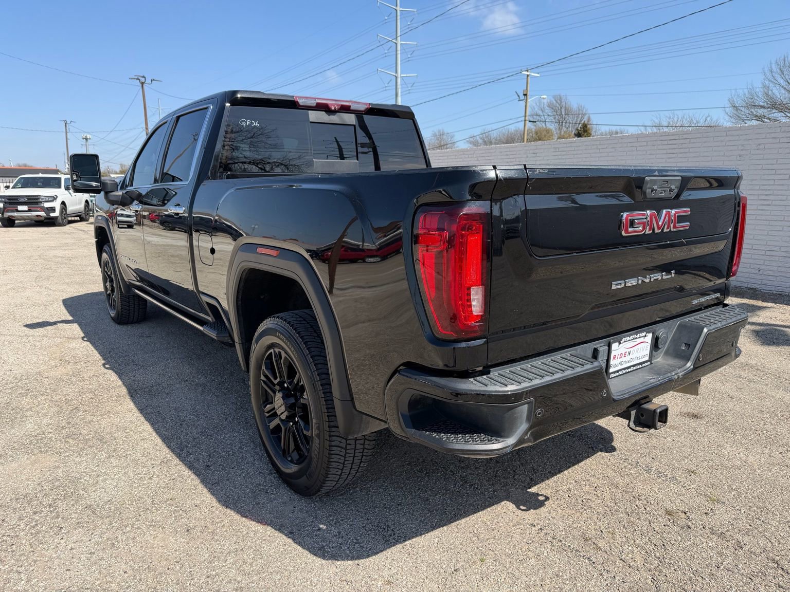 Used 2022 GMC Sierra 2500 Denali w/ Denali Black Diamond Edition image 4