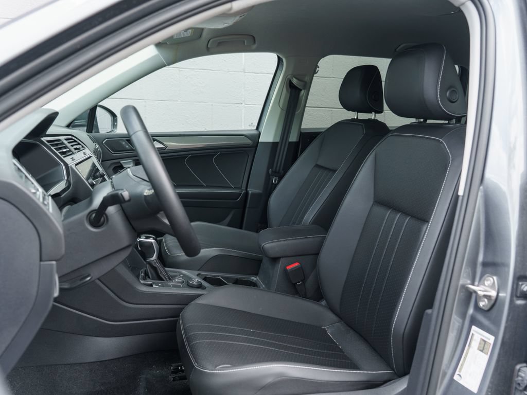 Used 2023 Volkswagen Tiguan SE AWD/4WD image 5