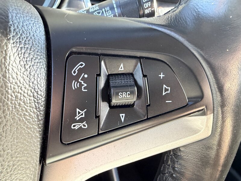 Used 2022 Chevrolet Trax LT w/ LT Convenience Package AWD/4WD image 23