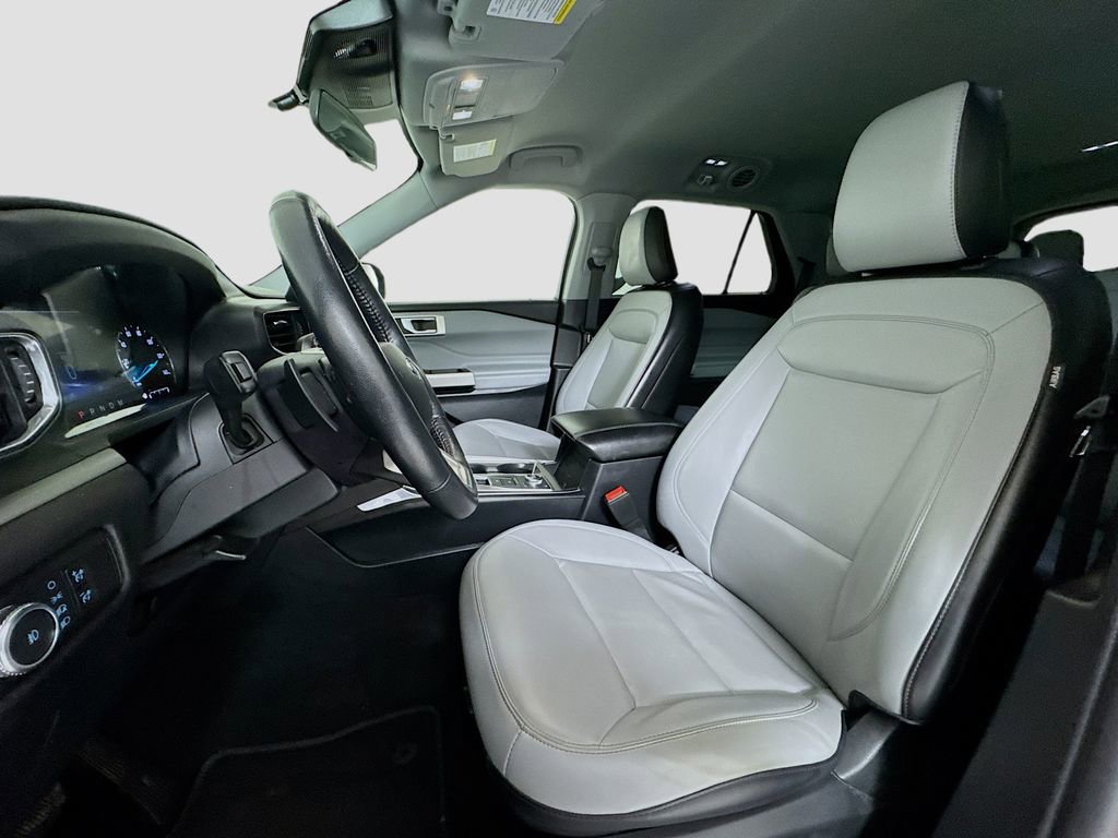 Used 2021 Ford Explorer XLT w/ Equipment Group 202A image 9