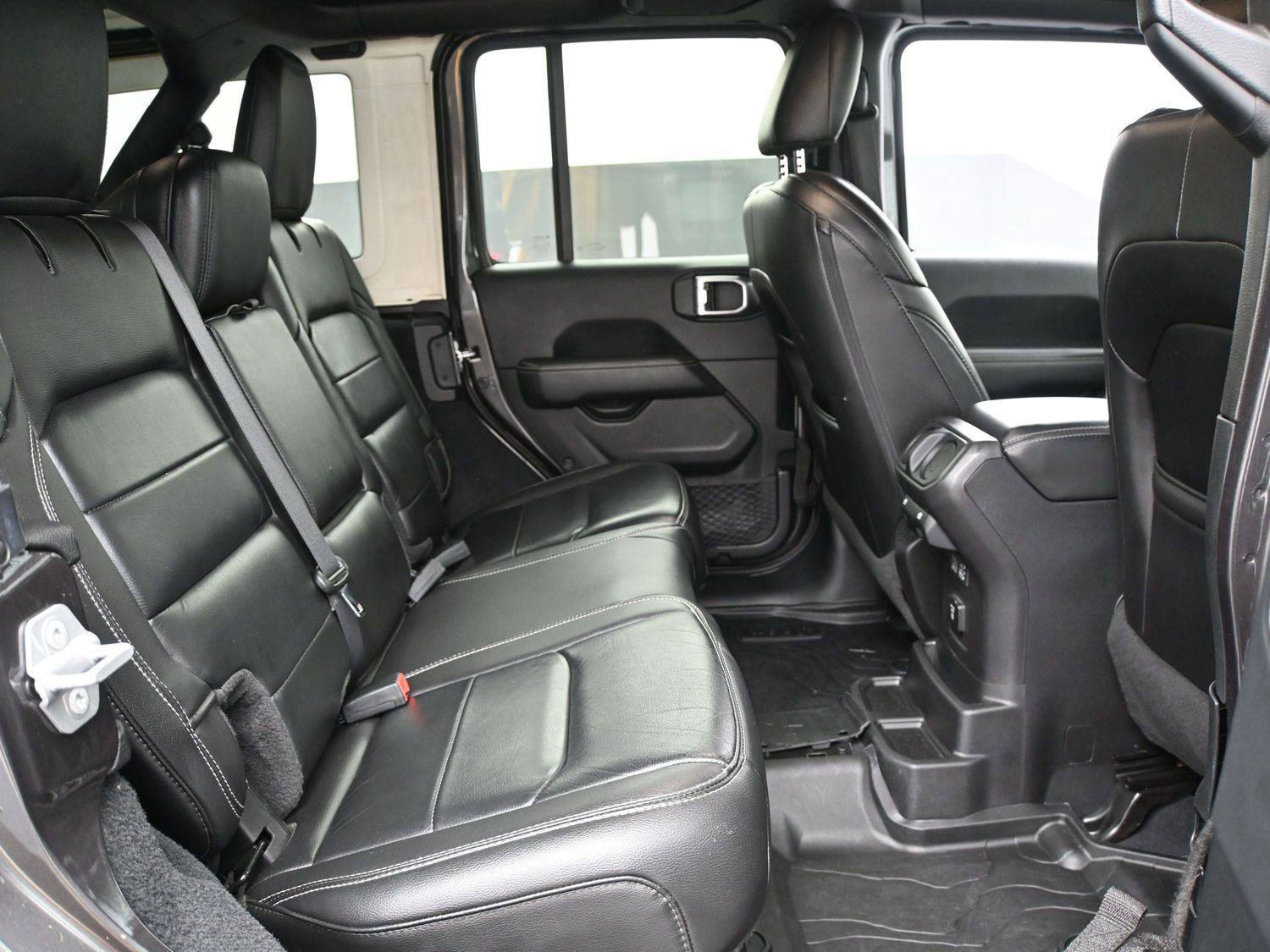 Used 2019 Jeep Wrangler Unlimited Sahara image 15