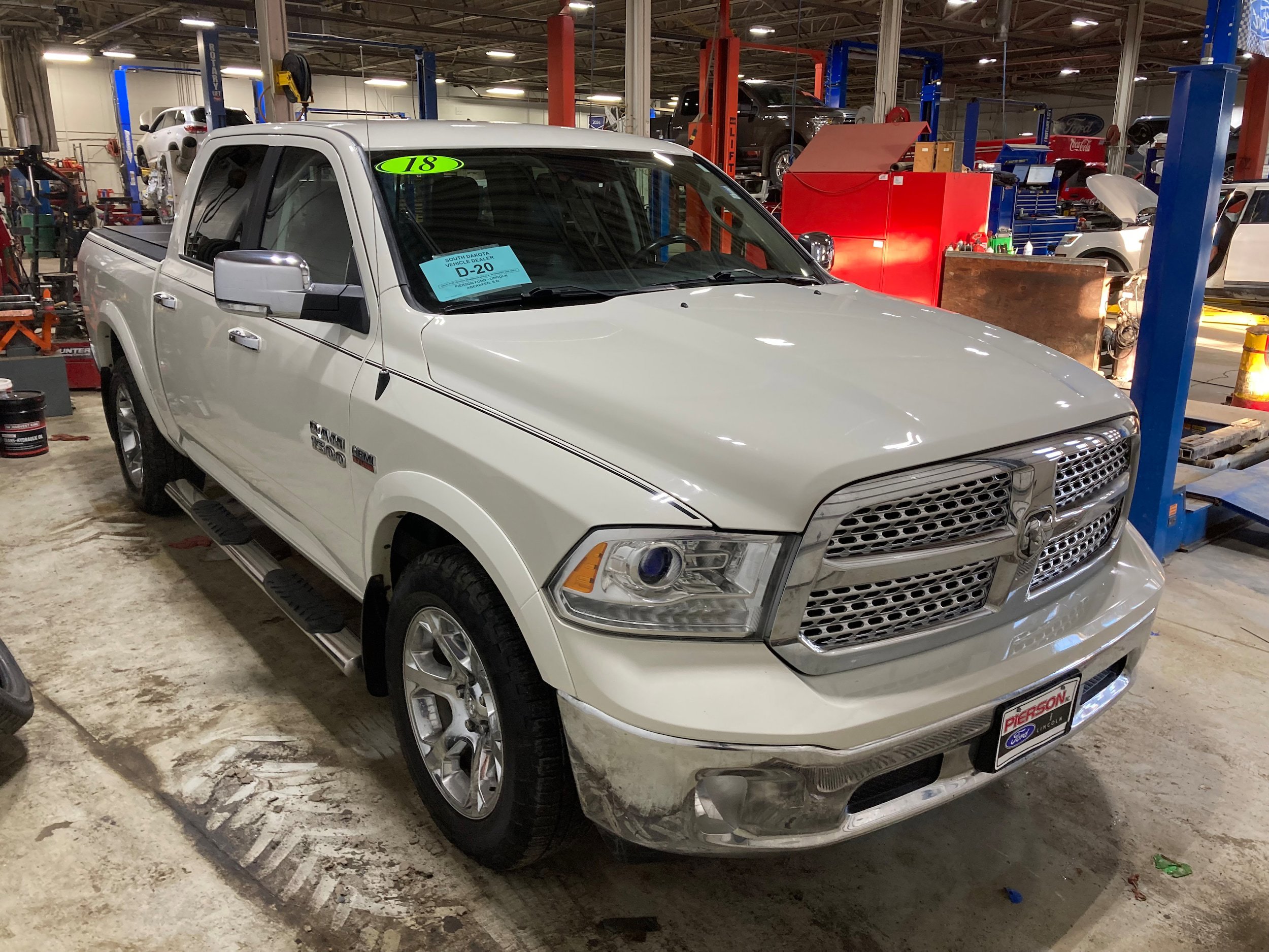 Used 2018 RAM 1500 Laramie w/ Convenience Group AWD/4WD image 3