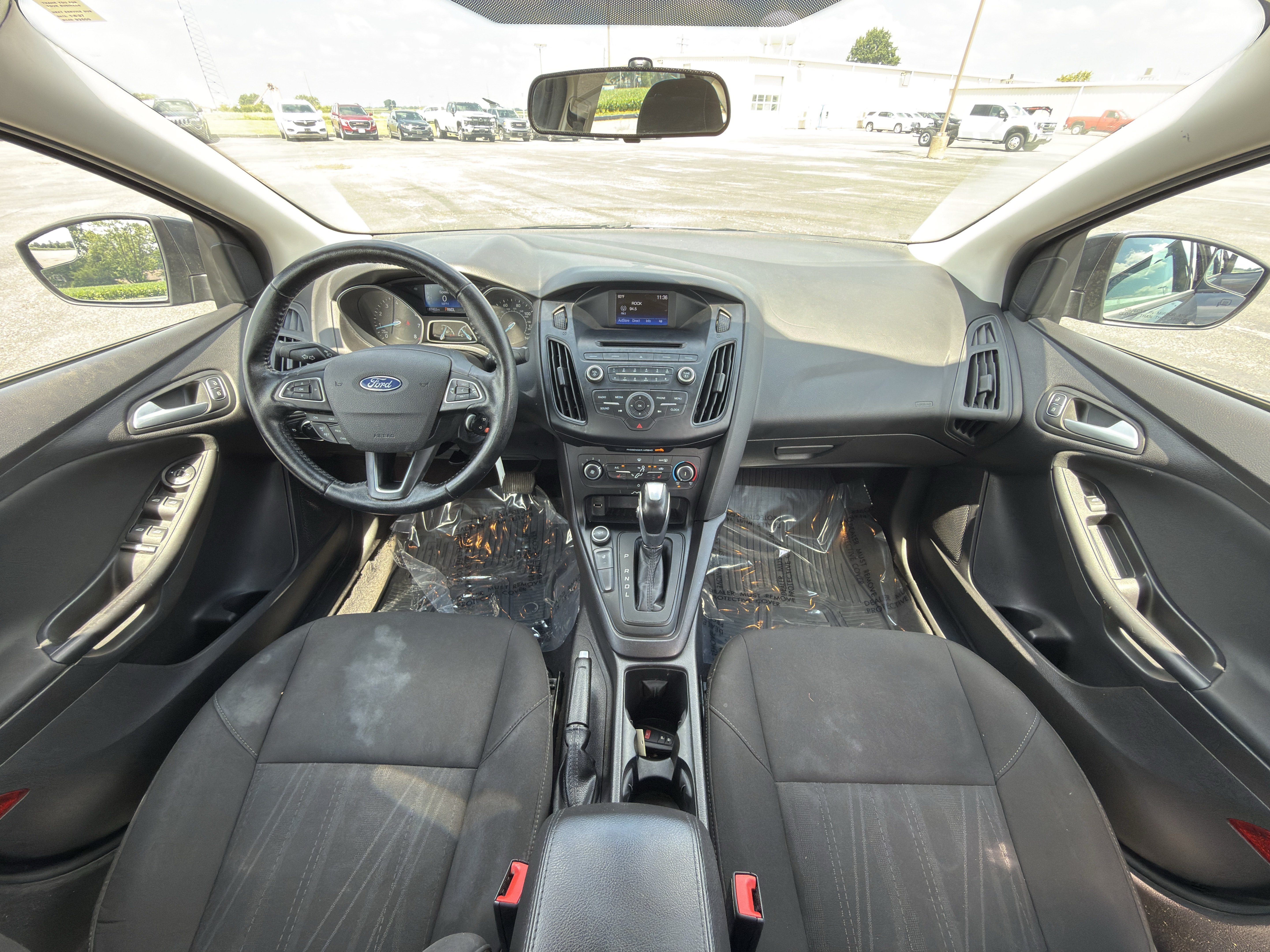 Used 2015 Ford Focus SE w/ SE Cold Weather Package FWD image 17