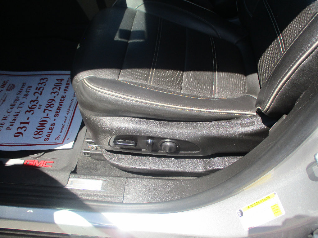 Used 2019 GMC Acadia Denali w/ Technology Package FWD image 19