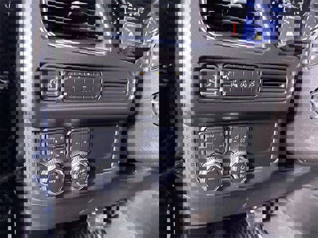 Used 2021 GMC Yukon XL SLT w/ SLT Premium Package image 18