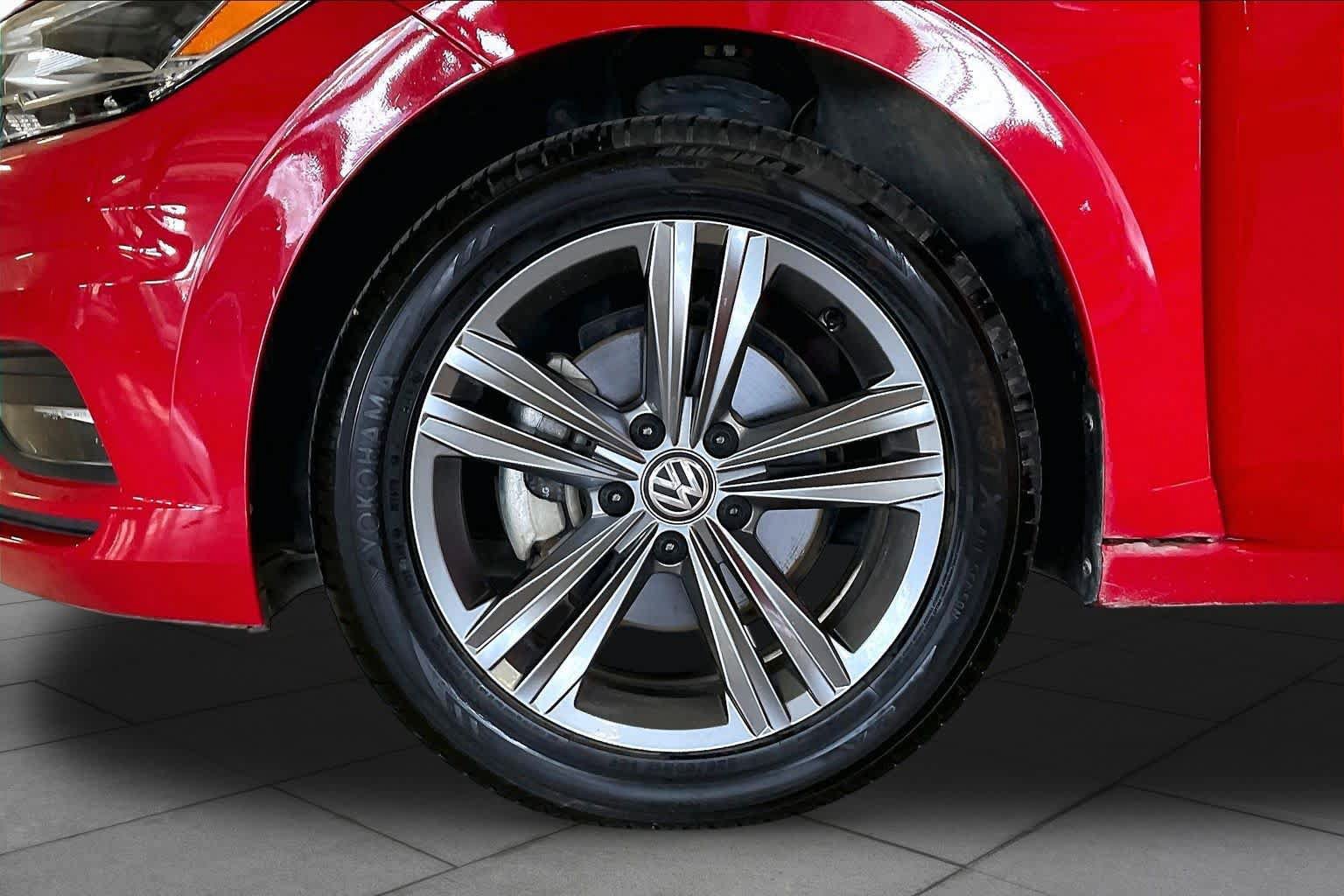 Used 2019 Volkswagen Jetta R-Line FWD image 9