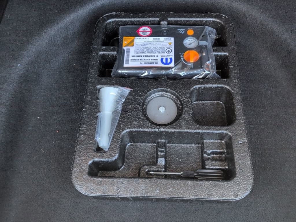 Used 2022 Jeep Compass Limited image 19