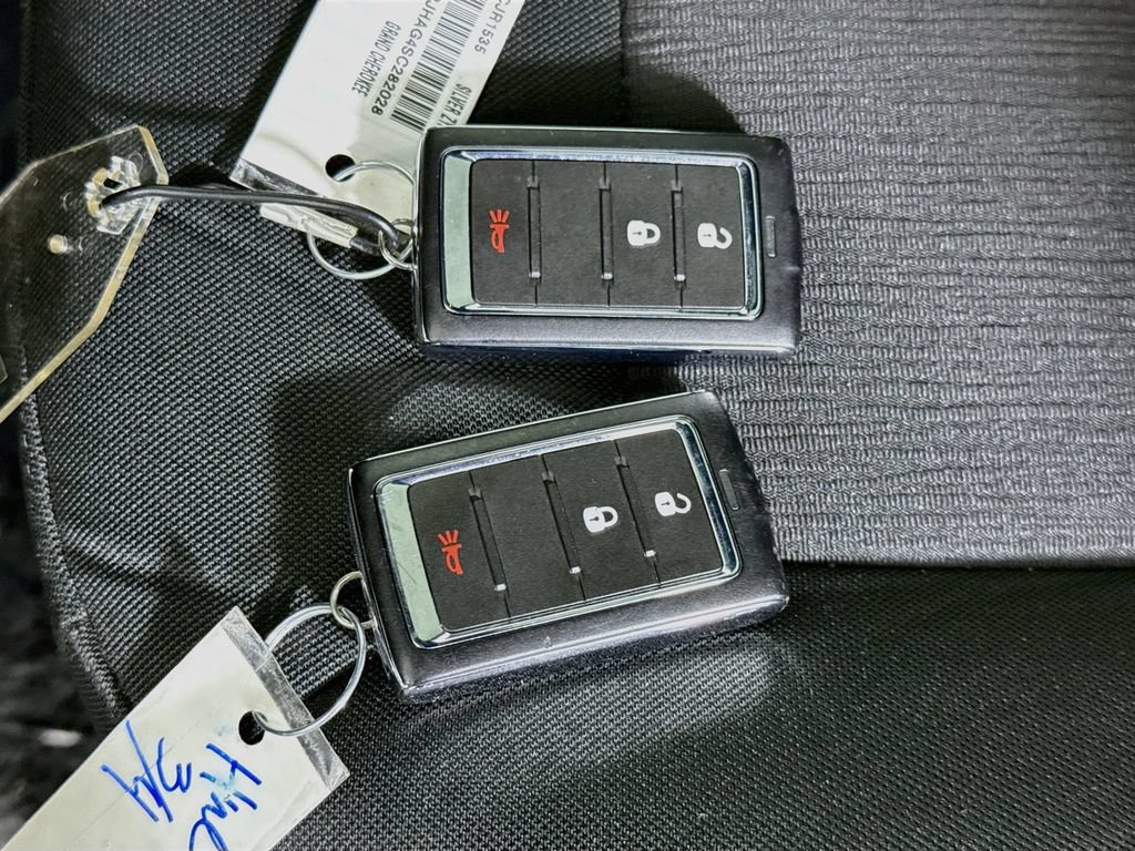 Used 2025 Jeep Grand Cherokee Laredo X AWD/4WD image 33