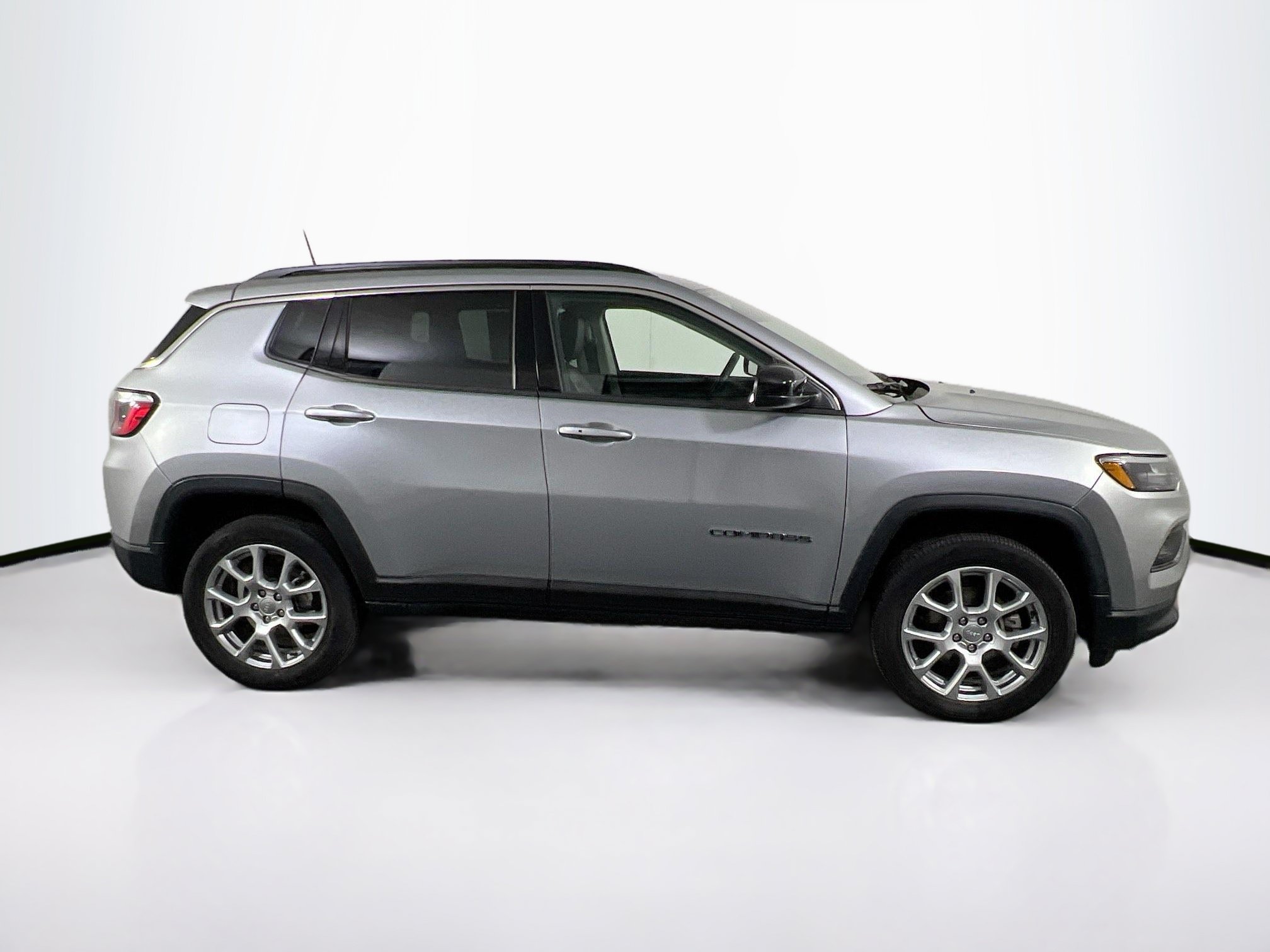 Used 2022 Jeep Compass Latitude AWD/4WD image 4