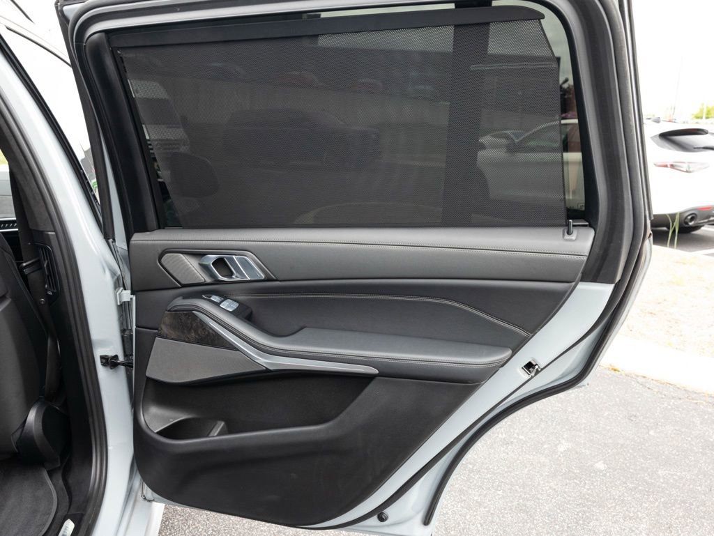 Used 2023 BMW X7 xDrive40i w/ M Sport Package AWD/4WD image 61
