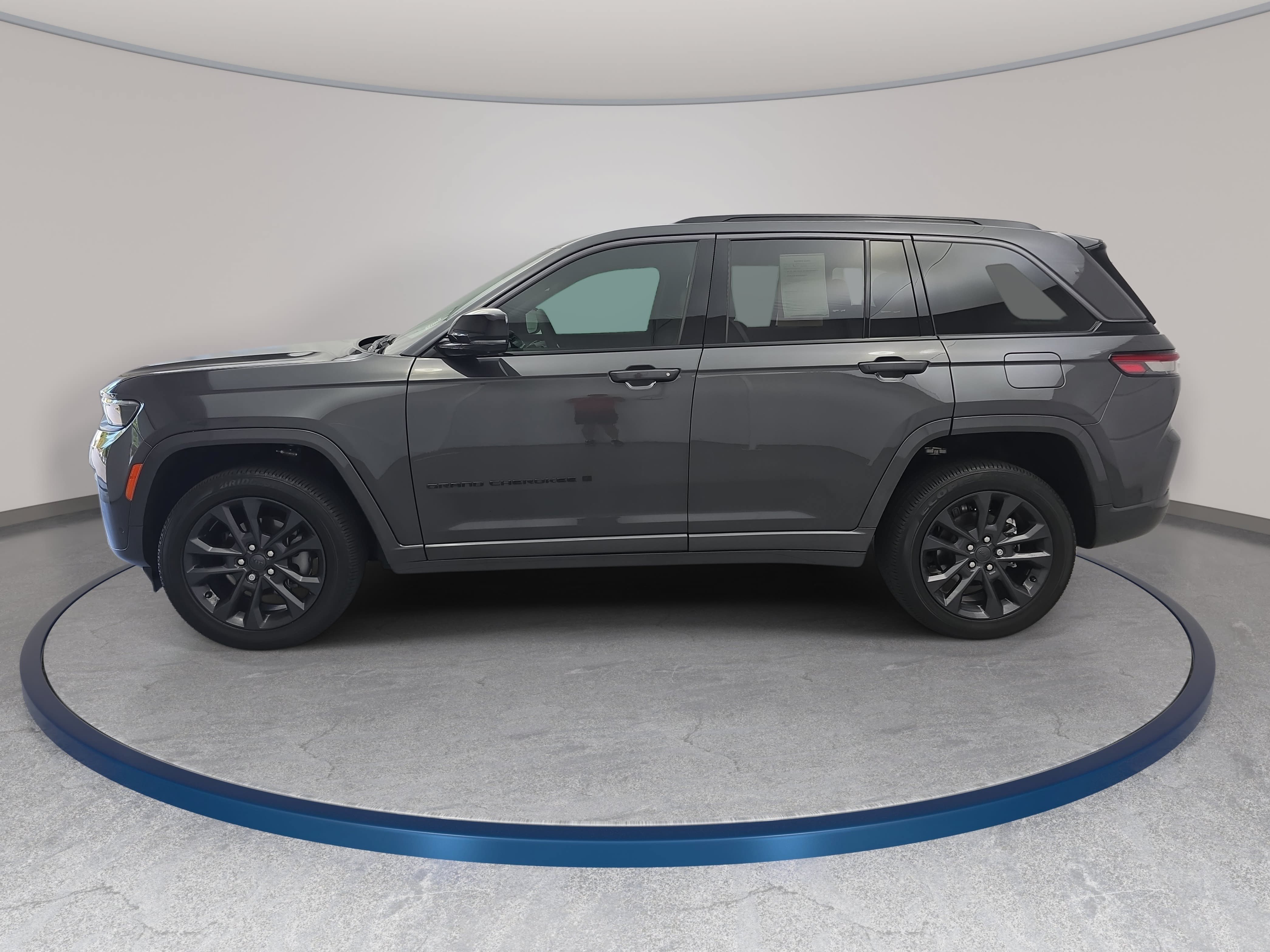 Used 2026 Jeep Grand Cherokee Limited AWD/4WD image 8