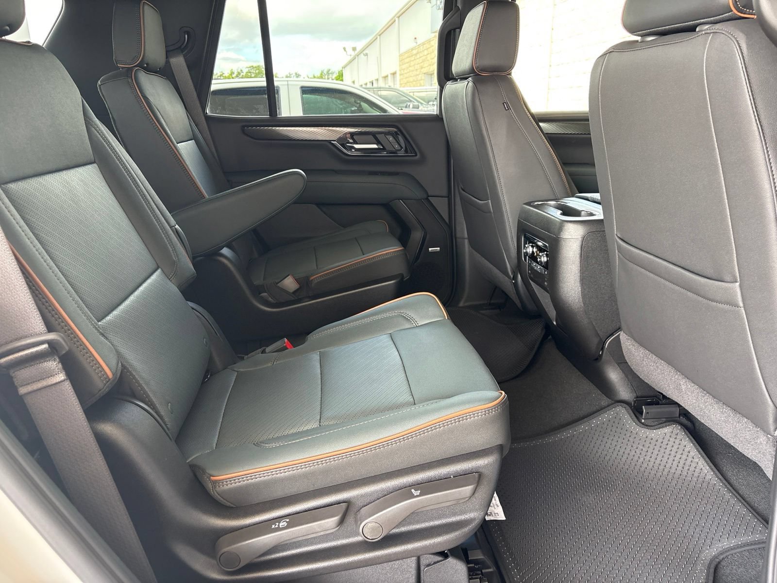 New 2026 GMC Yukon AT4 w/ AT4 Premium Package AWD/4WD image 24
