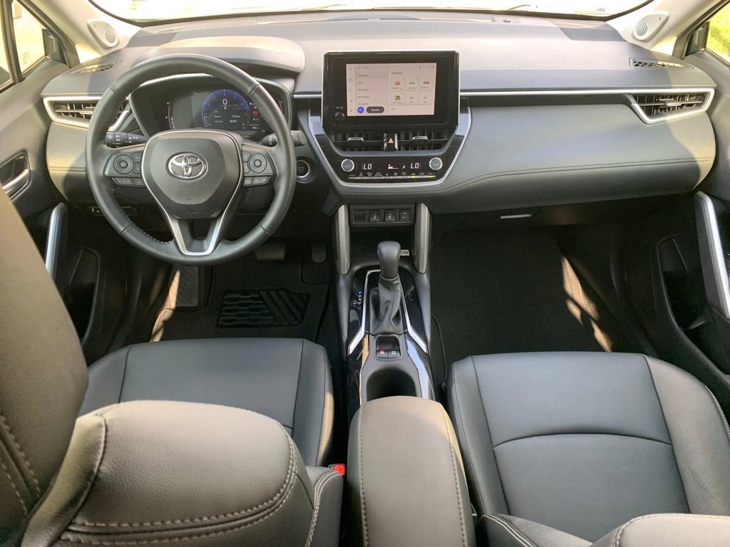 Used 2023 Toyota Corolla Cross XLE w/ Convenience Package image 18