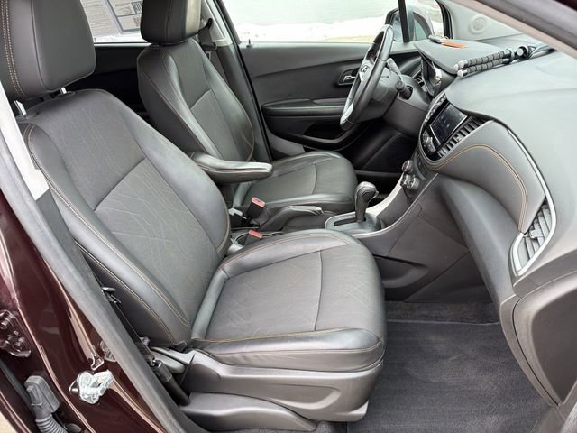 Certified 2022 Chevrolet Trax LT w/ LT Convenience Package image 25