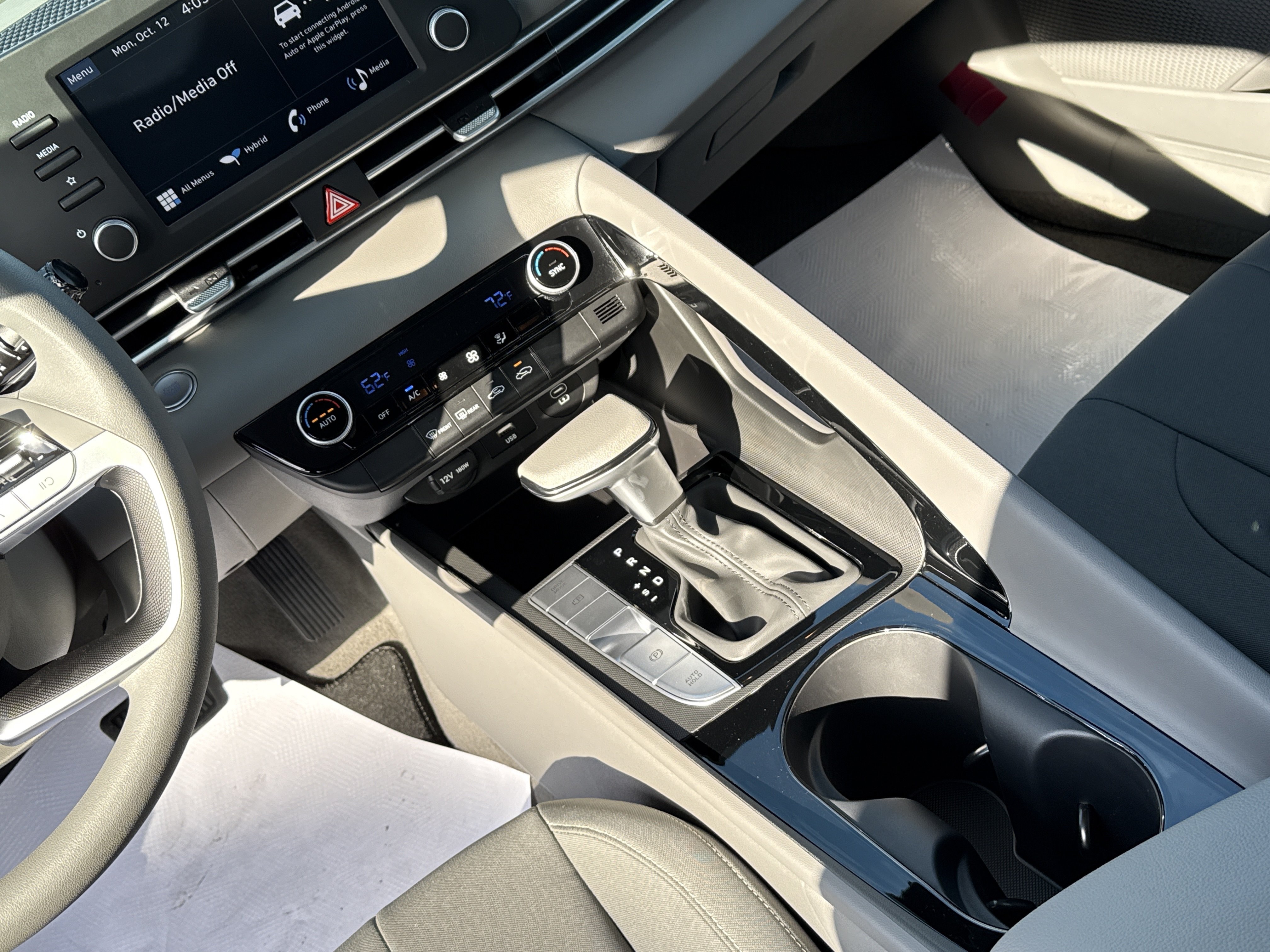 New 2026 Hyundai Elantra Hybrid FWD image 25