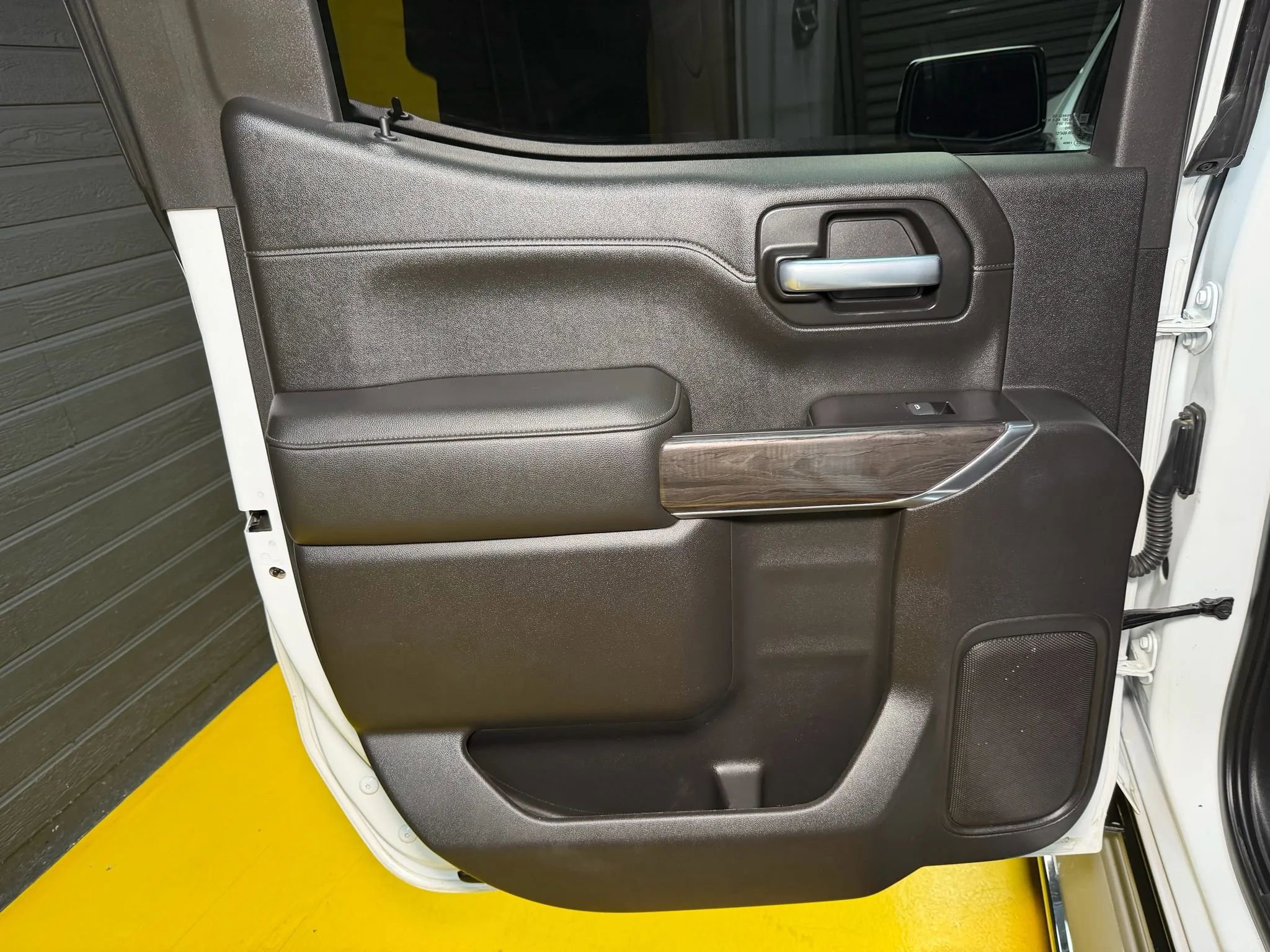 Used 2020 Chevrolet Silverado 1500 LTZ image 19