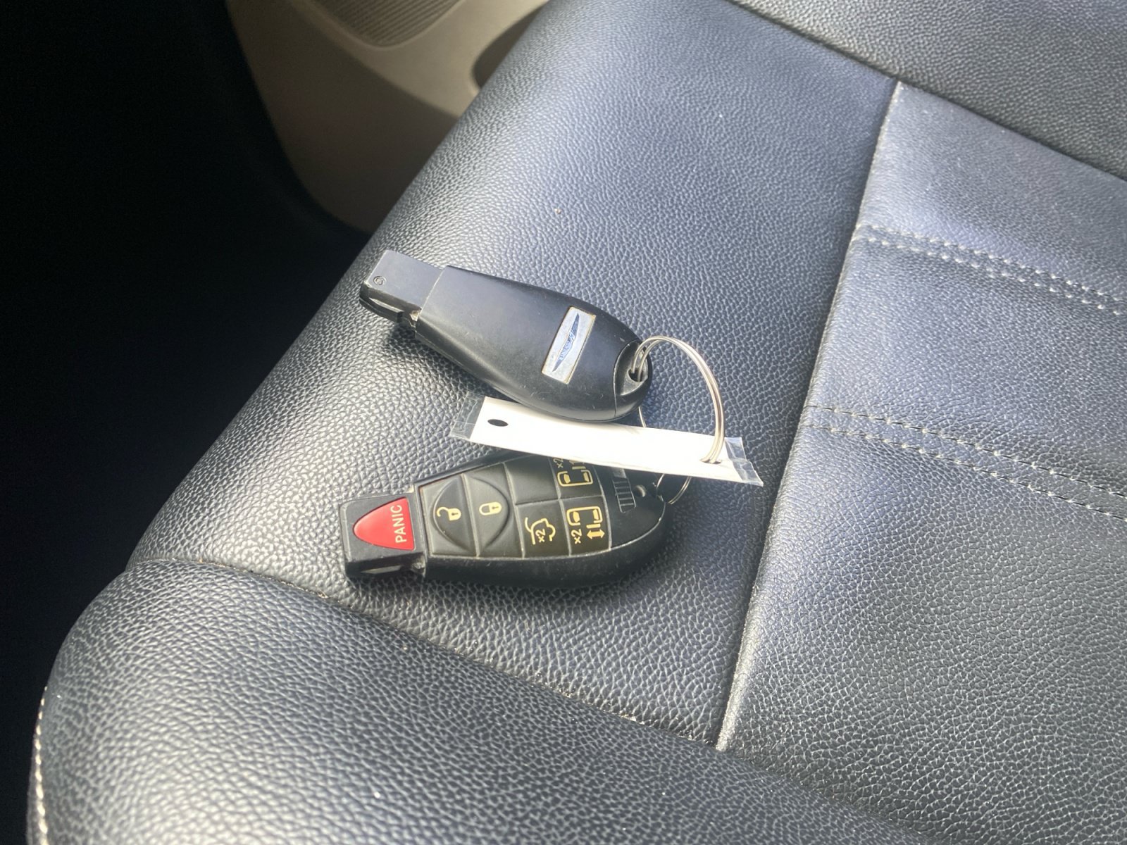 Used 2016 Chrysler Town & Country Touring FWD image 28
