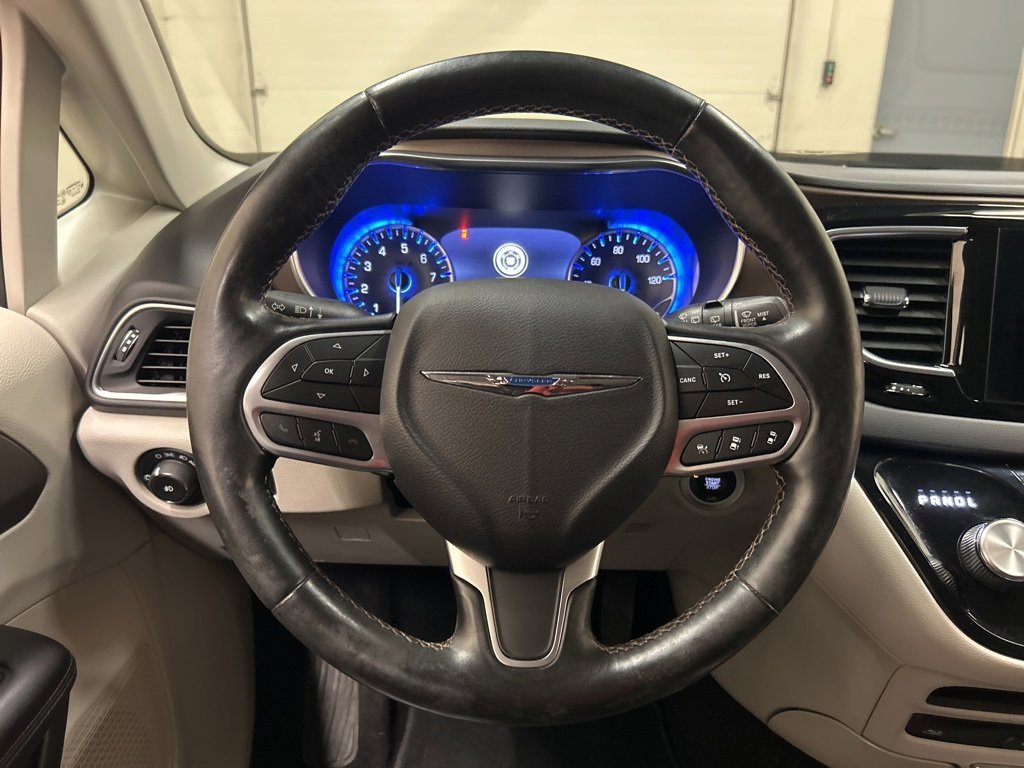 Used 2019 Chrysler Pacifica Touring-L Plus w/ Advanced Safetytec Group image 16
