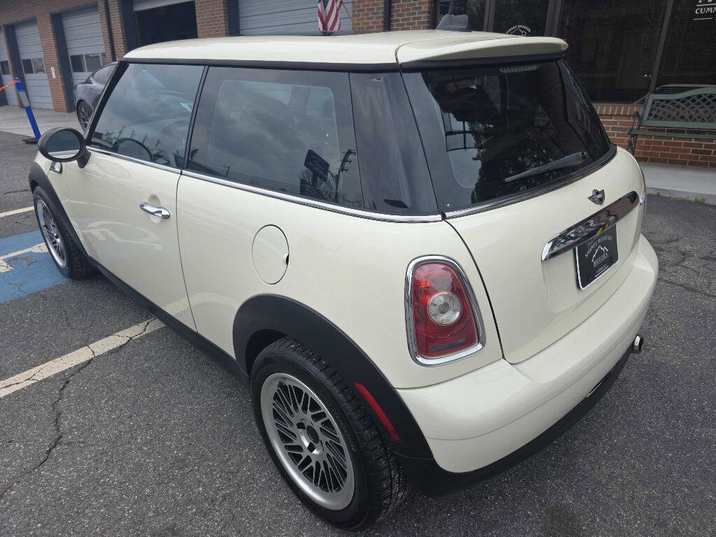 Used 2010 MINI Cooper Hardtop image 3
