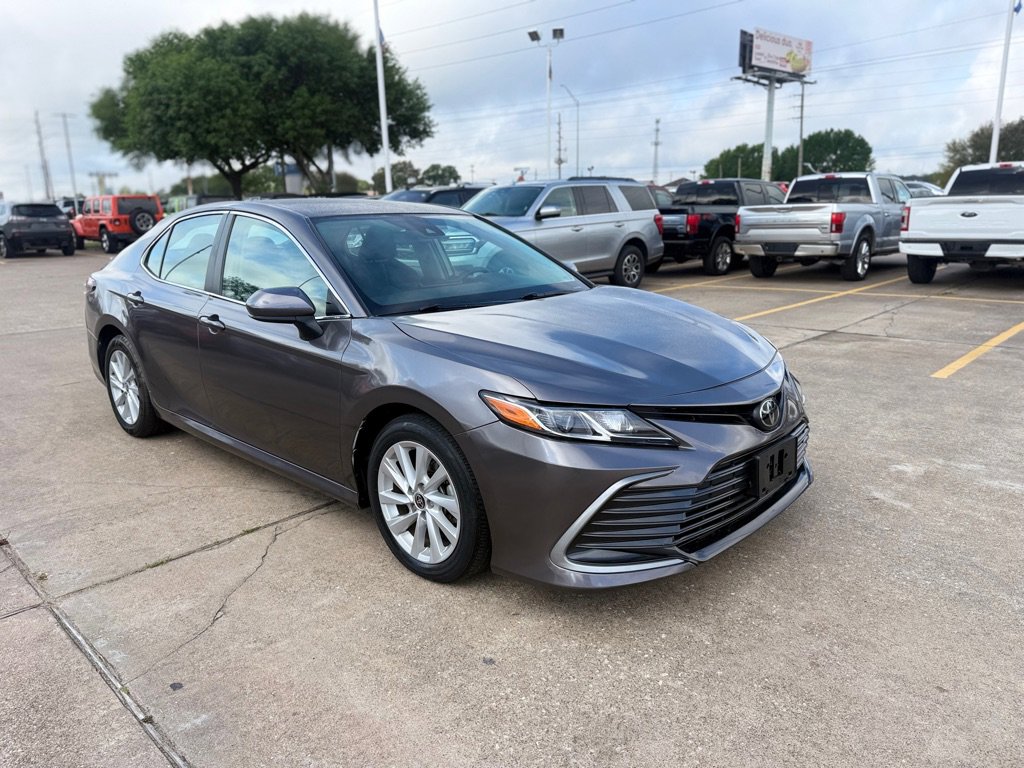Used 2023 Toyota Camry LE FWD image 4