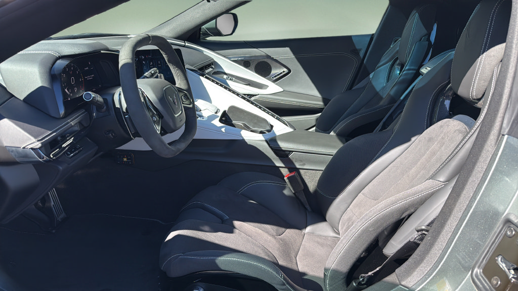 Used 2024 Chevrolet Corvette Stingray Preferred Cpe w/ Z51 Performance Package RWD image 38